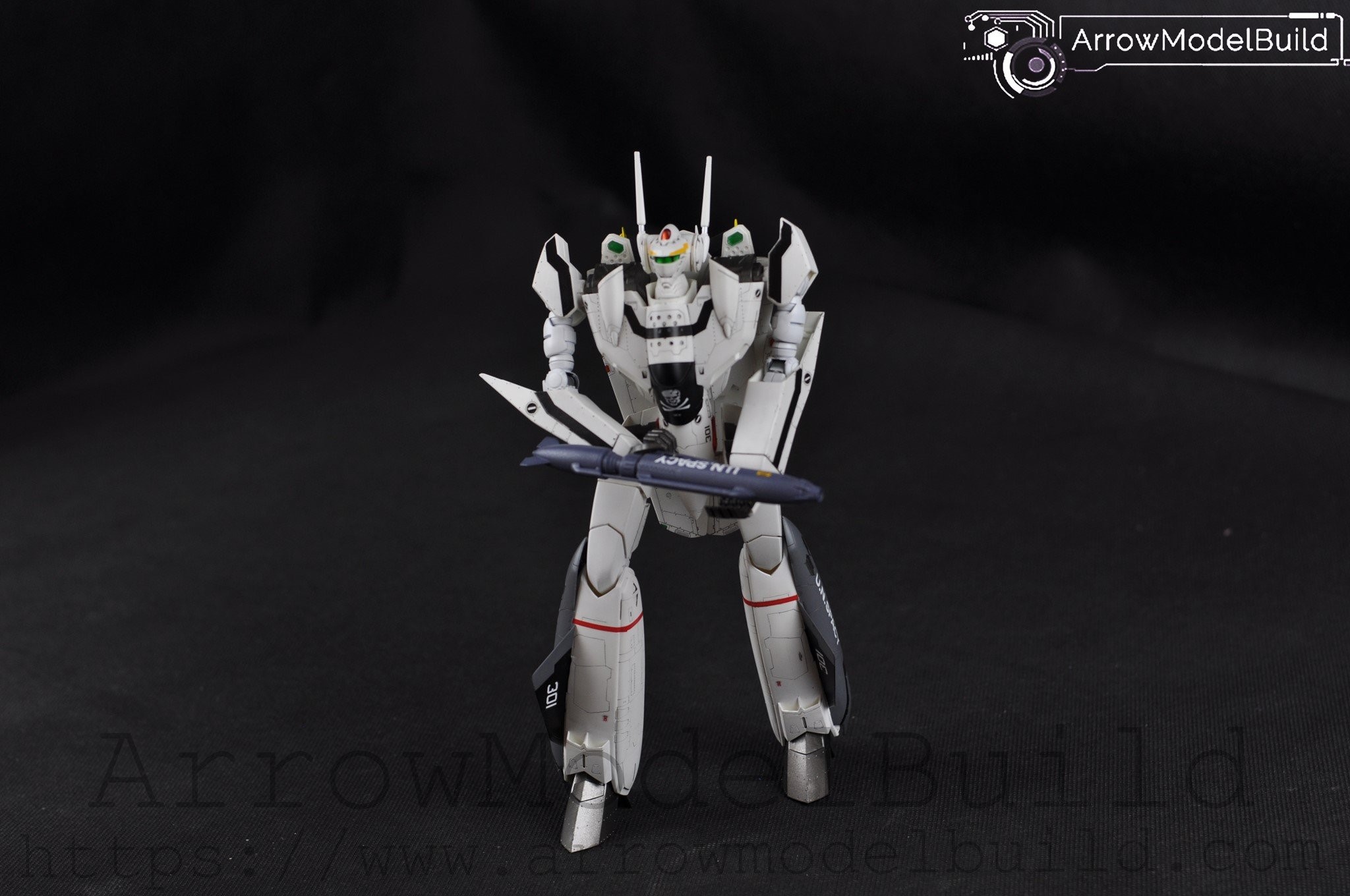 Picture of AeroModelBuild Macross VT-1 Mech Mode Built & Painted 1/72 Model Kit