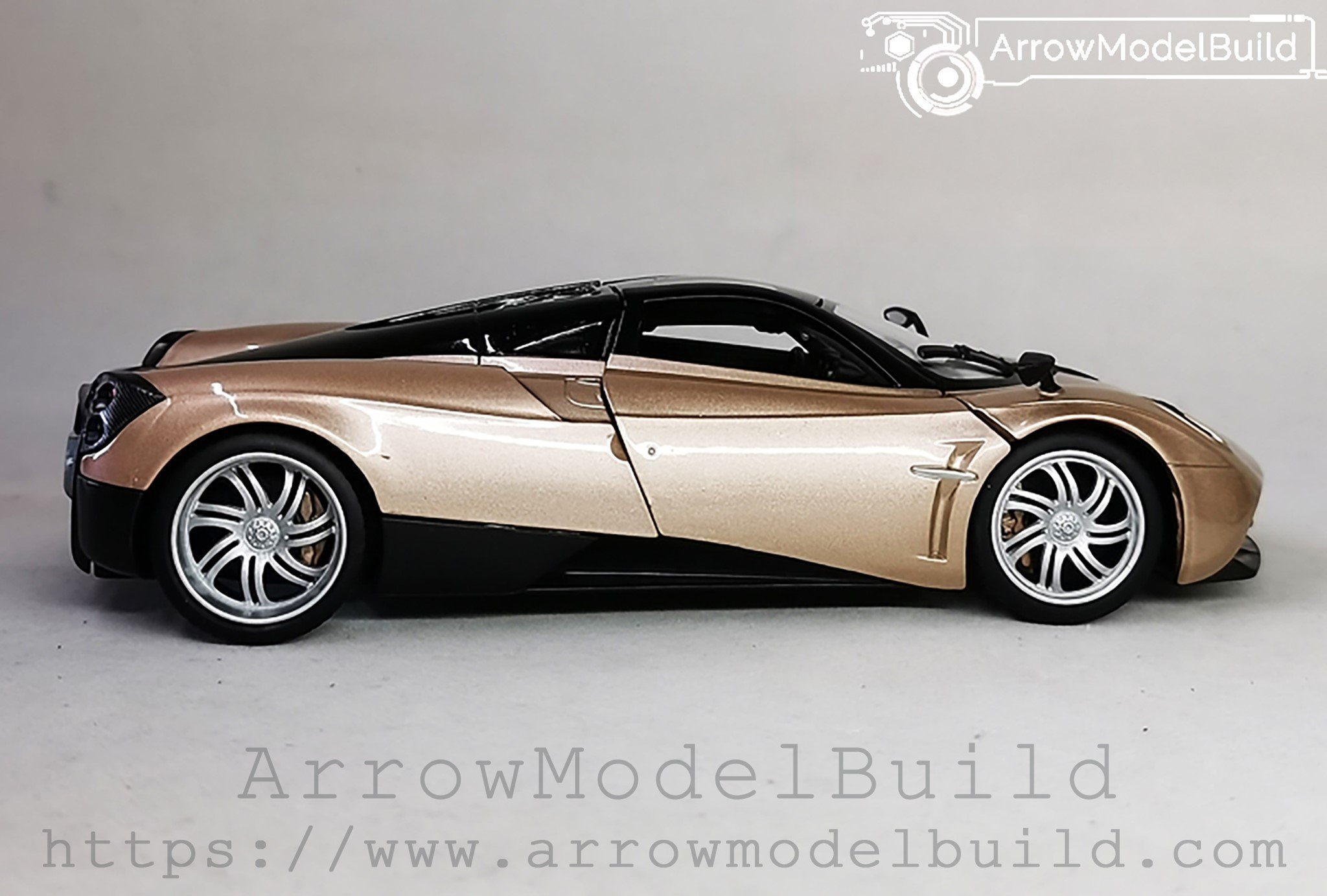 Picture of AeroModelBuild Pagani Hyuara (Luangsha Golden) Built & Painted 1/24 Model Kit
